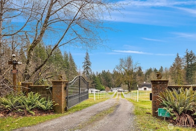 Gated and 15 min from Uptown Gig Harbor, 10 min to the harbor