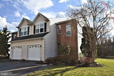 264 Hampshire Dr, Sellersville, PA 18960 - photo 2