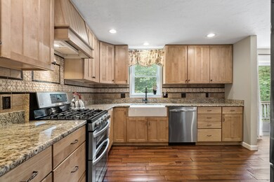 84 Locust St, Douglas, MA 01516 - photo 4