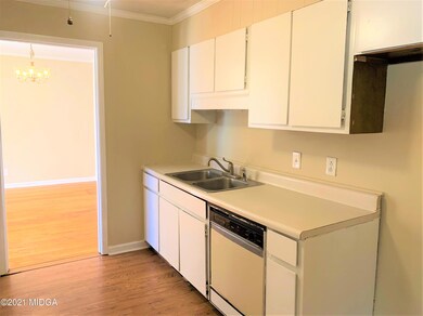 4  Kitchen