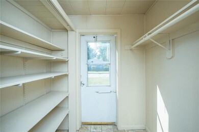 5819 Sheridan Ave, Des Moines, IA 50322 - photo 2