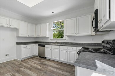 EFFICIENT KITCHEN LOTS OF WHITE CABINETS