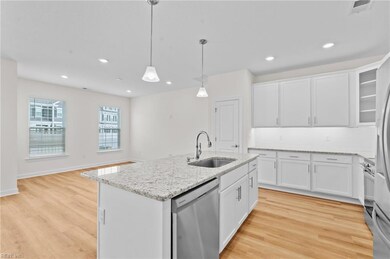 4918 Breck Ln, Chesapeake, VA 23321 - photo 4