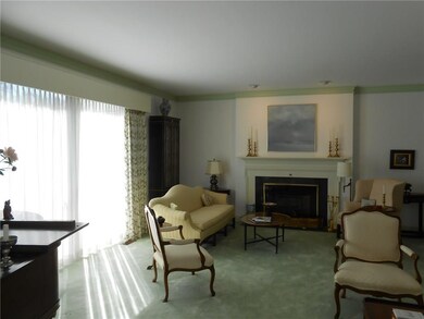 Living rm w/gas fireplace!