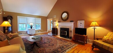 122 Millcreek Ct, Milford, PA 18337 - photo 2