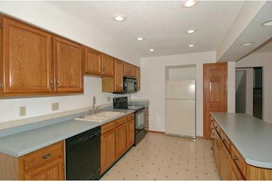 4813 Cedar Dr unit 62, West Des Moines, IA 50266 - photo 3