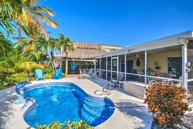 Pool, Screened Porch to Tiki