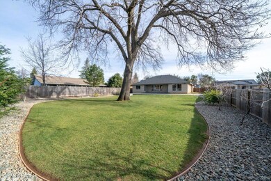 4876 Fiddleneck Dr, Redding, CA 96002 - photo 5