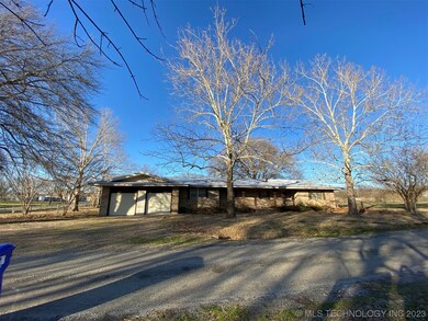 208 Cedar St, Calera, OK 74730 - photo 2