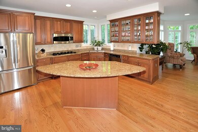 7307 Laurel Creek Ct, Springfield, VA 22150 - photo 5