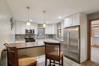 1514 N Freund Ave, McHenry, IL 60050 - photo 4