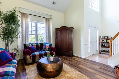 1500 Cypress Pointe Dr Mount-large-006-0