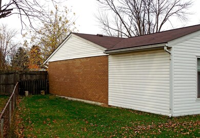 3908 Glenfield Right Side