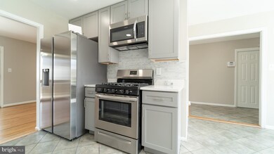 12508 Sir Walter Dr, Glenn Dale, MD 20769 - photo 5