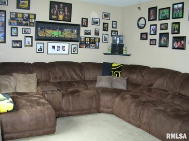 2222 W 55th St, Davenport, IA 52806 - photo 3