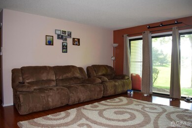 50 Taylor Dr unit 323, Franklin Park, NJ 08823 - photo 3