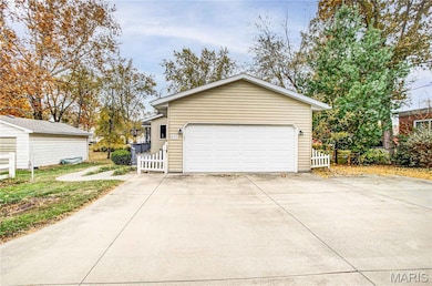 531 W Corbin St, Bethalto, IL 62010 - photo 4