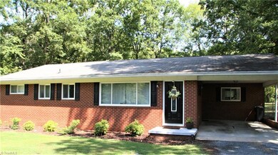930 Sherwood Ave, Asheboro, NC 27205 - photo 2