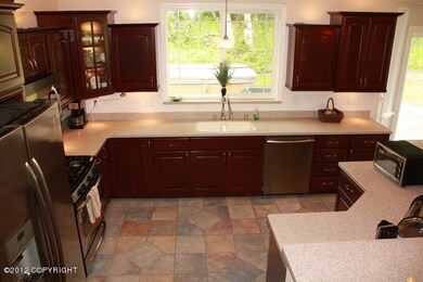 Spacious Kitchen w/ island