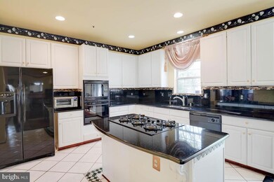 5706 Lyngate Ct, Lanham, MD 20706 - photo 7