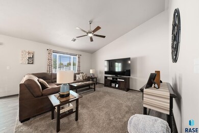 6702 W Gresford Place, Sioux Falls, SD 57106 - photo 5