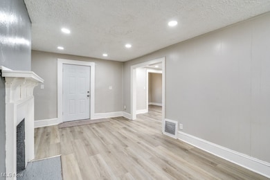 920 Bloomfield Ave, Akron, OH 44302 - photo 5