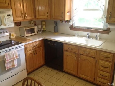 1816 Treeline Dr, Easton, PA 18040 - photo 7