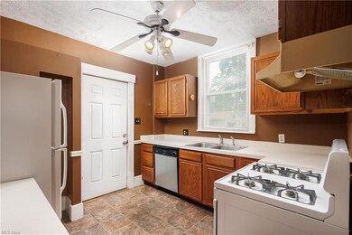 Kitchen includes gas range, refrigerator, and dish