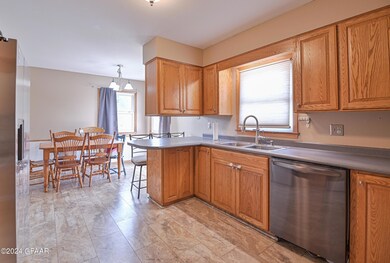 1911 S 19th St, Grand Forks, ND 58201 - photo 6