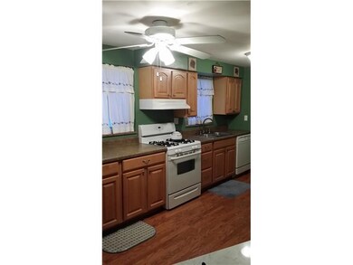 Kitchen. Gorgeous brand new kitchen.
