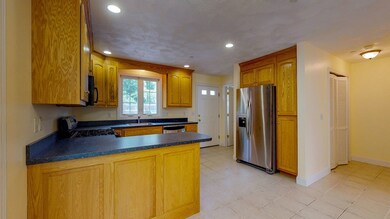 43 Curve St, Dedham, MA 02026 - photo 4