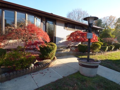 26 Oakcrest Dr, Neptune, NJ 07753 - photo 2