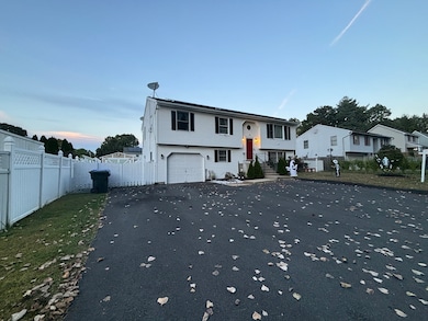 14 Pine Needle Ln, Springfield, MA 01118 - photo 3