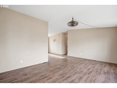 208 W Heintz St unit 2, Molalla, OR 97038 - photo 5