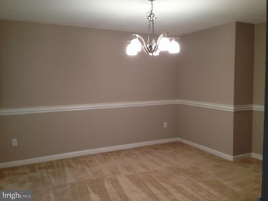 8851 Woodlawn Way, Springfield, VA 22153 - photo 4