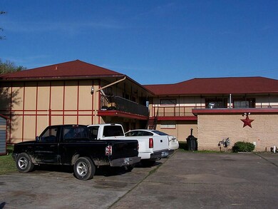 2200 S Gordon St unit 9, Alvin, TX 77511 - photo 2