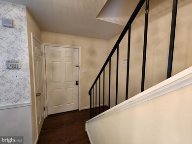 10256 Fern Pool Ct, Burke, VA 22015 - photo 2