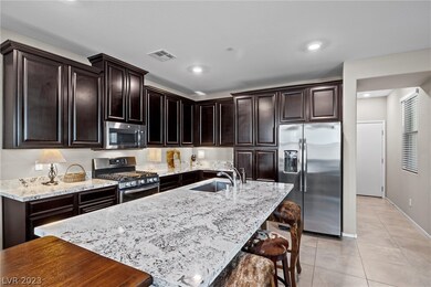 Large island great for entertaining