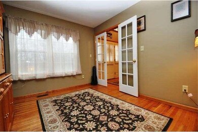 299 S Laurel Dr, Wind Gap, PA 18091 - photo 3