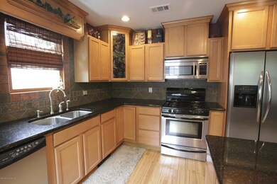 010_KITCHEN