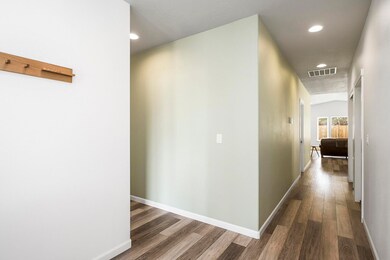 723 NW Rimrock Dr, Redmond, OR 97756 - photo 5