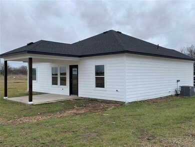 670 S Garrett Ave, Ennis, TX 75119 - photo 4