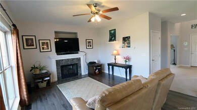 Great Room w/Fireplace