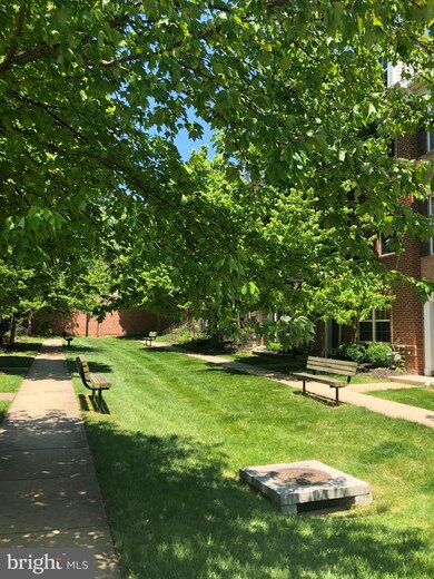 11813 Regents Park Dr, Germantown, MD 20876 - photo 4