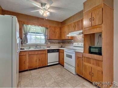 Spotless kitchen newer applncs