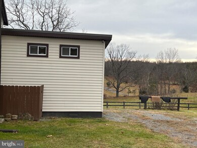 788 Mauzy Rd unit B, Berkeley Springs, WV 25411 - photo 3