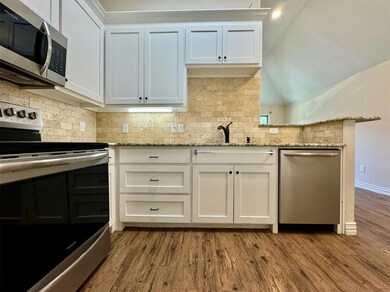 517 W Star St, Denison, TX 75020 - photo 7