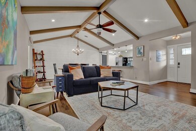 507 W Burbank St, Fredericksburg, TX 78624 - photo 4