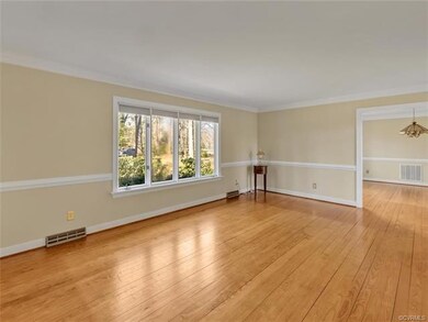 Large living room great for entertaining.