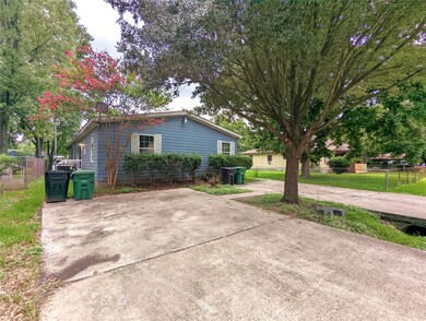 829 Marjorie St unit B, Houston, TX 77088 - photo 2